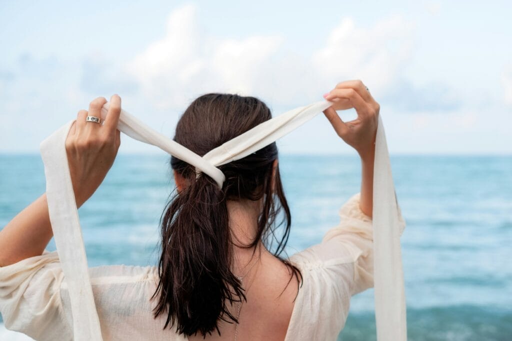 Come trattare i capelli al mare?